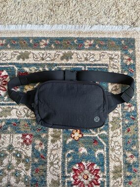 Lululemon Everywhere Belt Bag Black Extended Strap 1L
